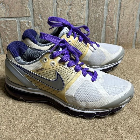 NIKE Fly Wire Women's Sneakers - Size 9 - Picture 1 of 9